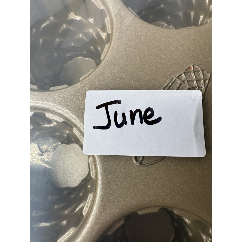 Nordic Ware Ice Cream Cone Cupcake Pan Gold Cast Aluminum 6 Cup 4.5 Cup Capacity - Picture 5 of 5